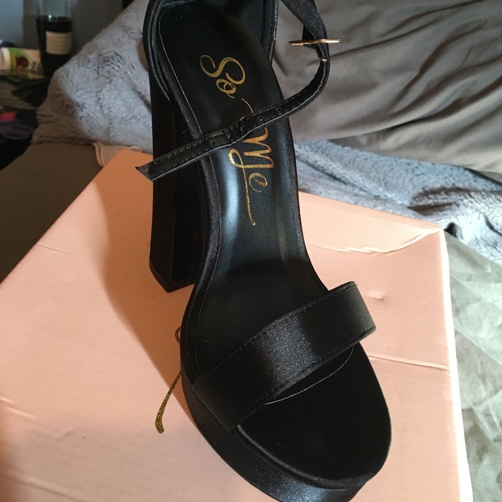 Heels - Picture 2 of 3